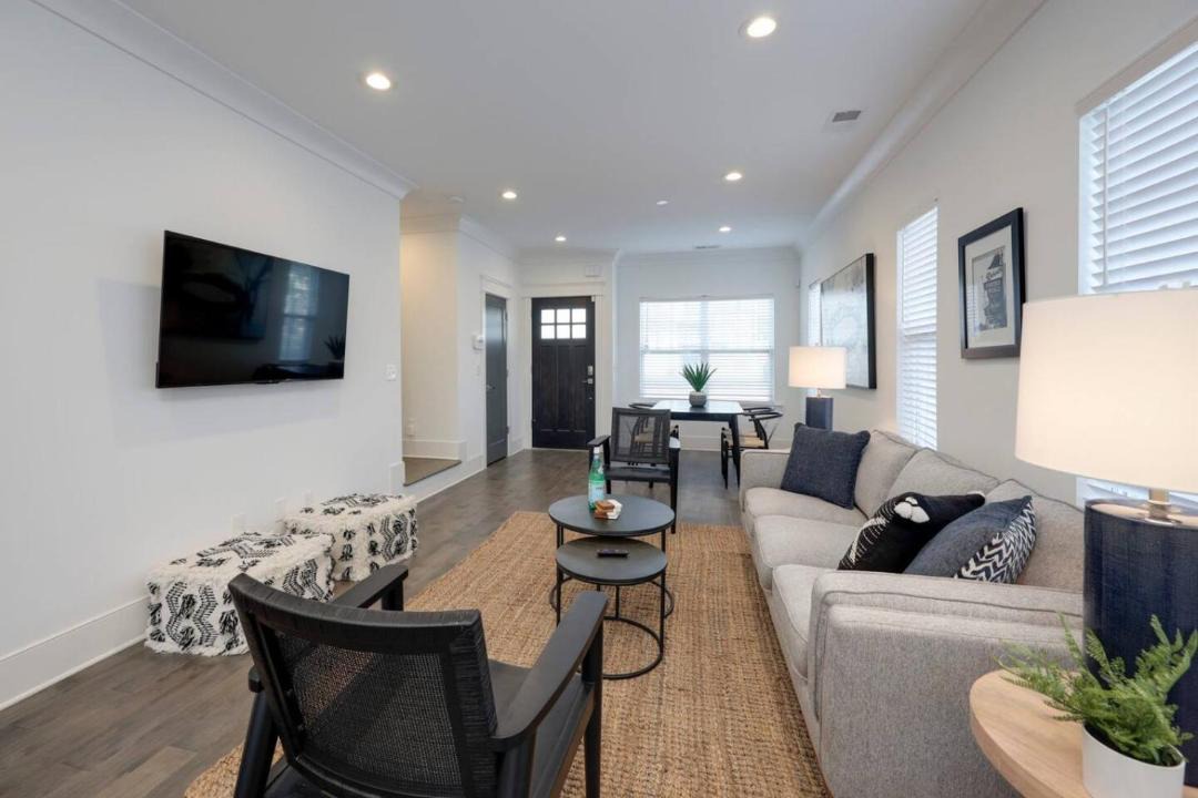 Photo of Livingroom in Charlotte Park
