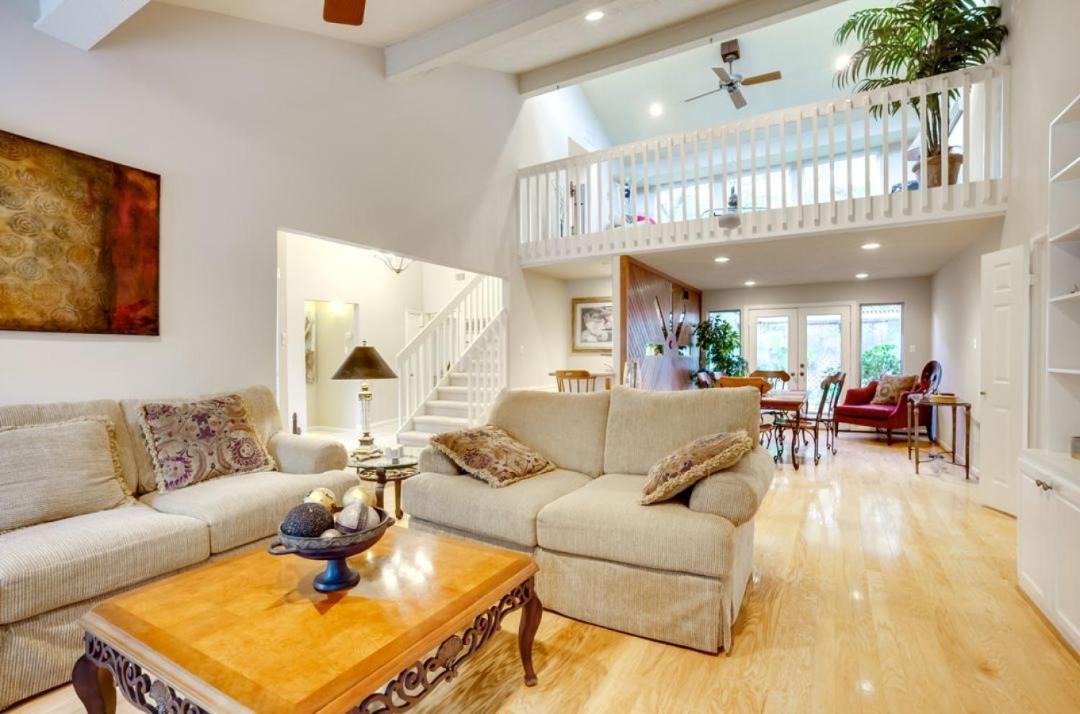 Photo of Livingroom in Grogan's Mill