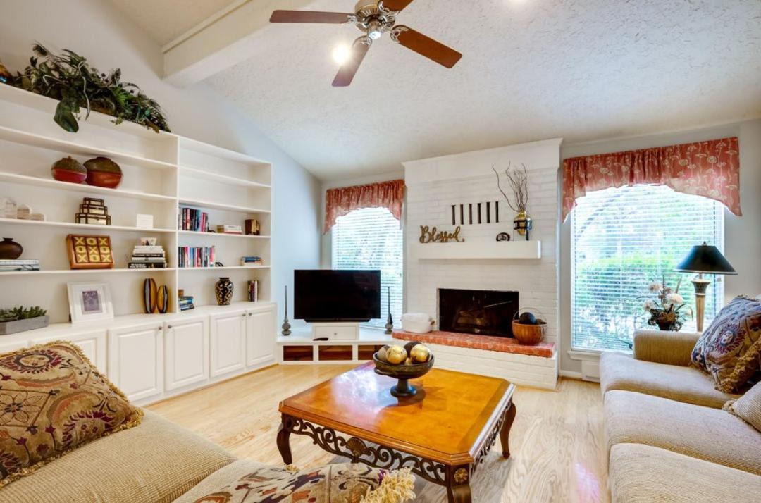 Photo of Livingroom in Grogan's Mill