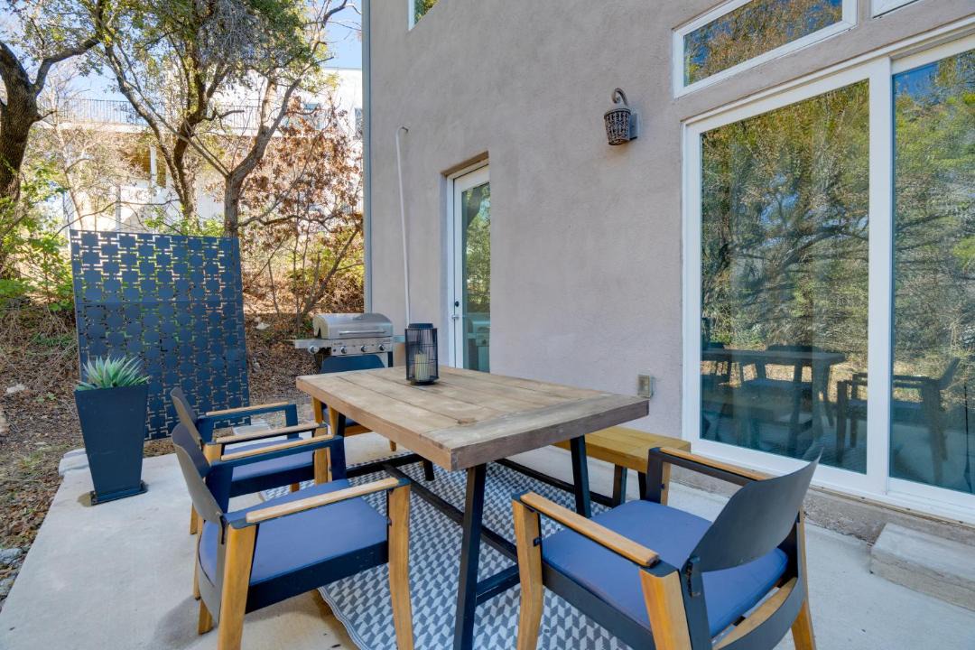 Photo of Patio Balcony in Hughes Park Lake