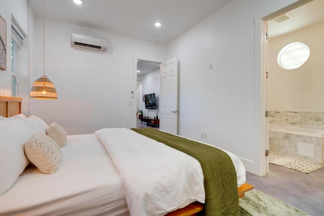 Photo of Bedroom in Hughes Park Lake