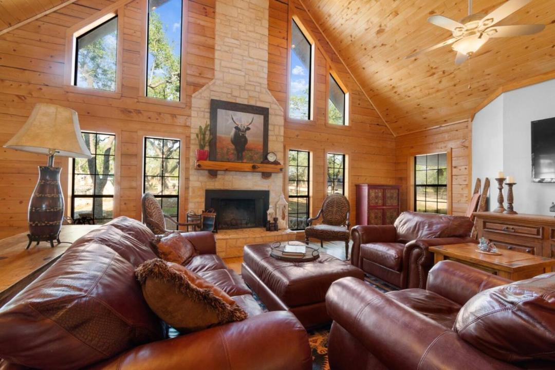 Photo of Livingroom in Dripping Springs