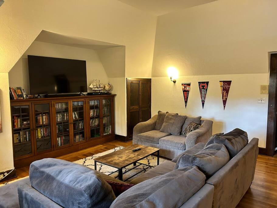 Photo of Livingroom in Cleveland