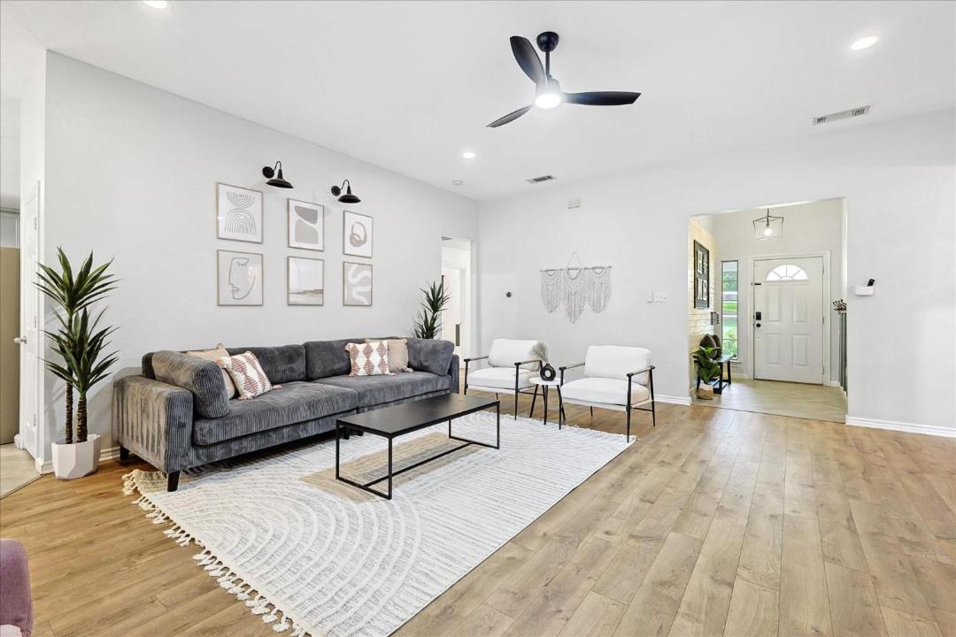 Photo of Livingroom in Red Oak