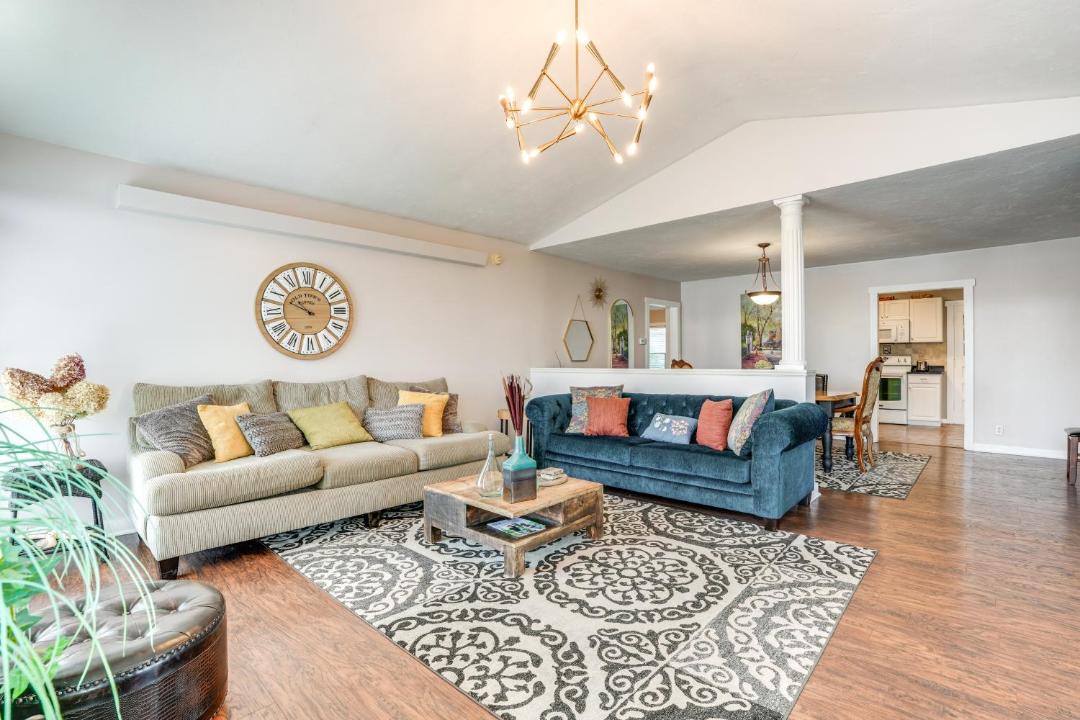 Photo of Livingroom in Paw Paw