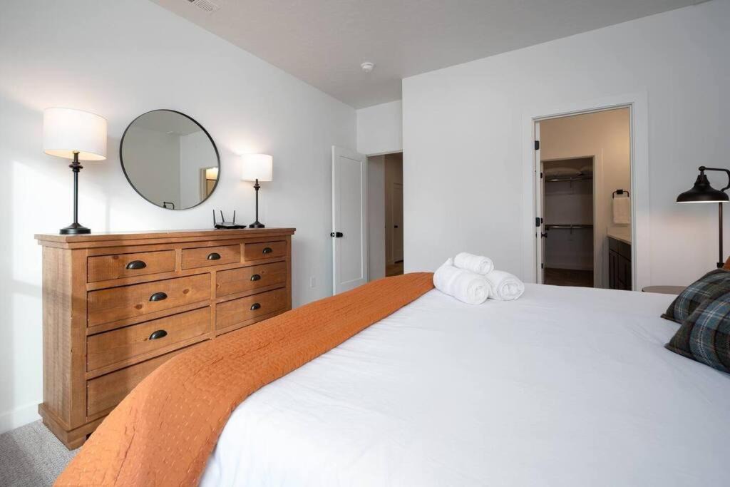 Photo of Bedroom in Mountain Green
