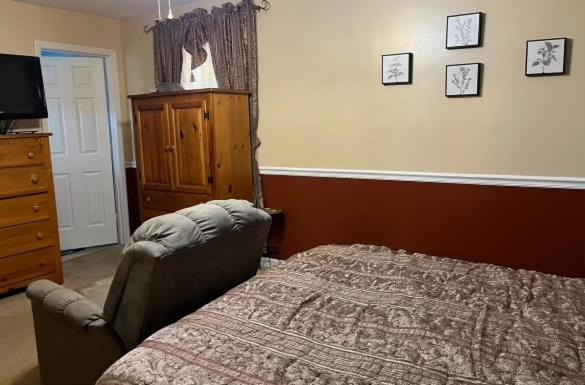 Photo of Bedroom in Hendersonville