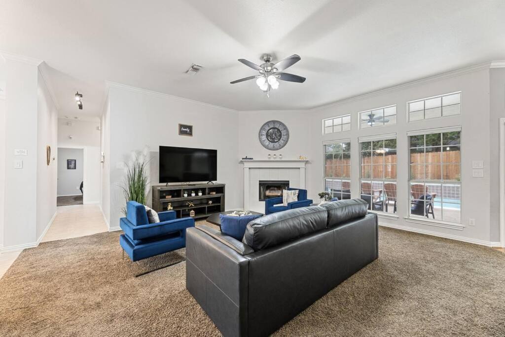 Photo of Livingroom in North Richland Hills