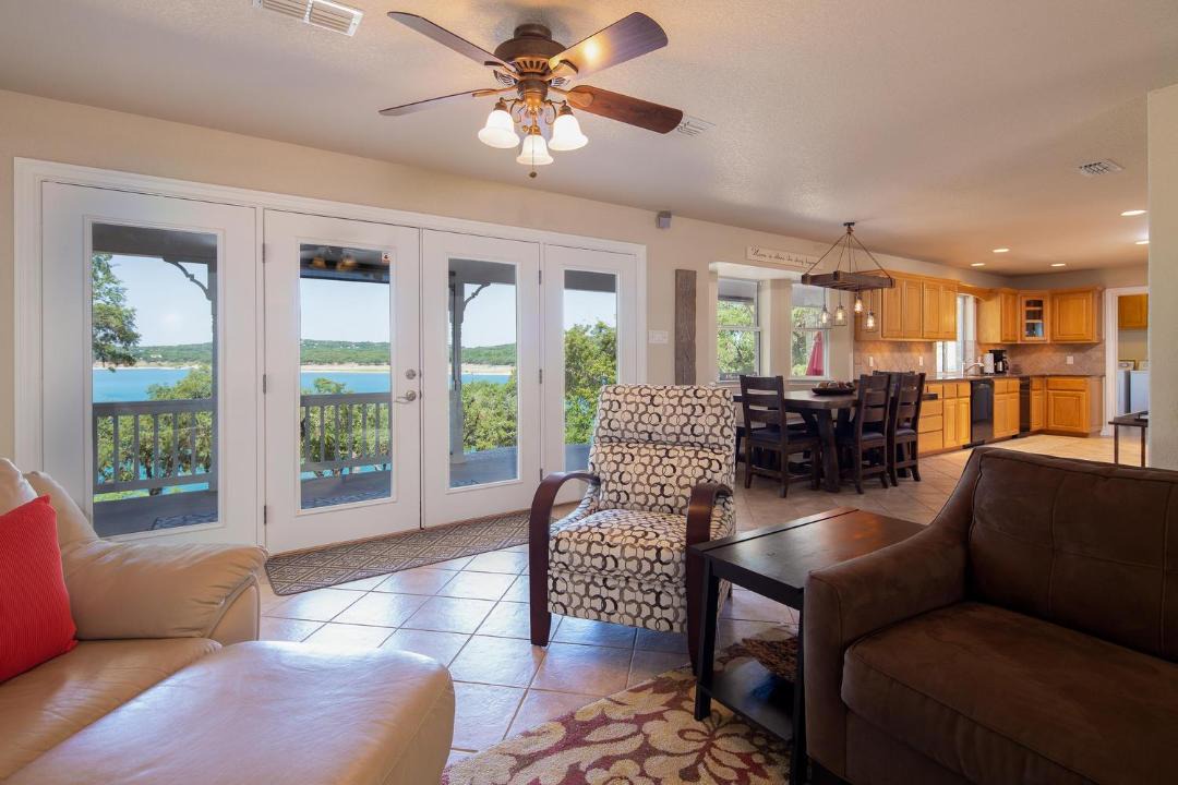 Photo of Livingroom in Canyon Lake