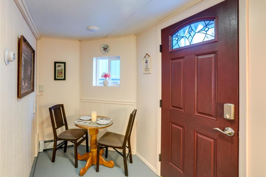 Photo of Livingroom in College