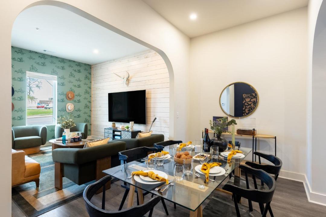 Photo of Livingroom in Five Points
