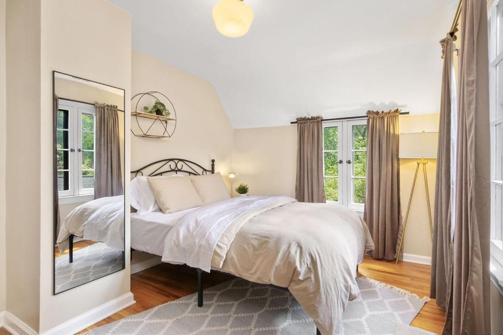Photo of Bedroom in Cleveland
