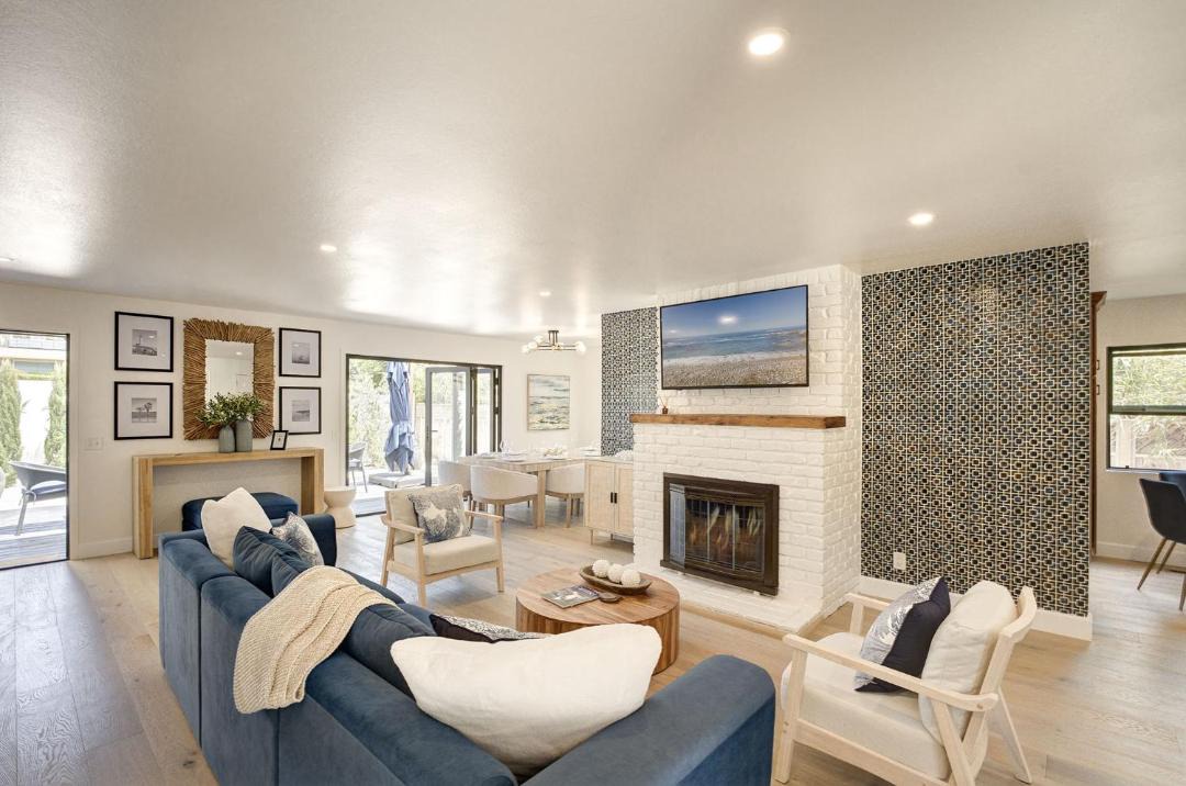 Photo of Livingroom in Northeast Carmel