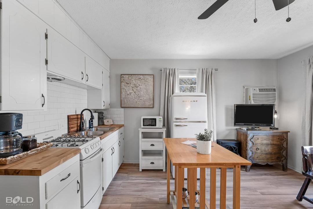 Photo of Kitchen in Uncertain