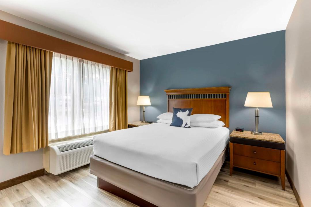 Photo of Bedroom in Lakewood