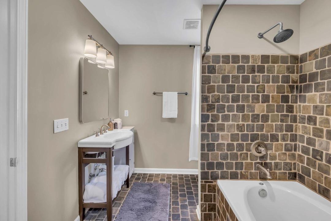 Photo of Bathroom in Salemtown