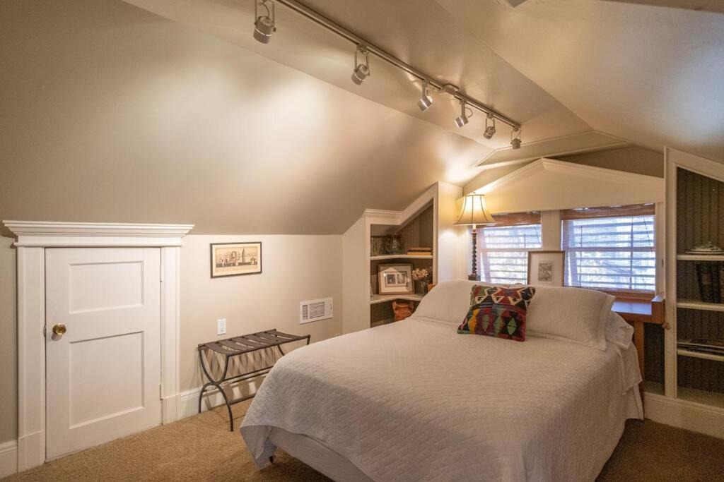 Photo of Bedroom in East Midtown