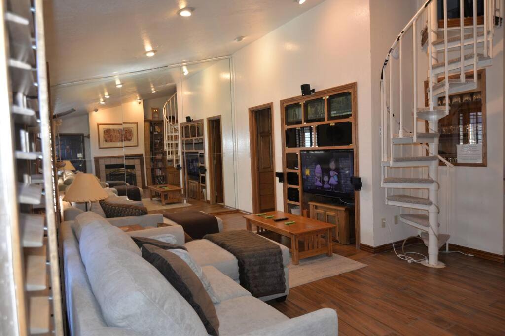 Photo of Livingroom in Brian Head