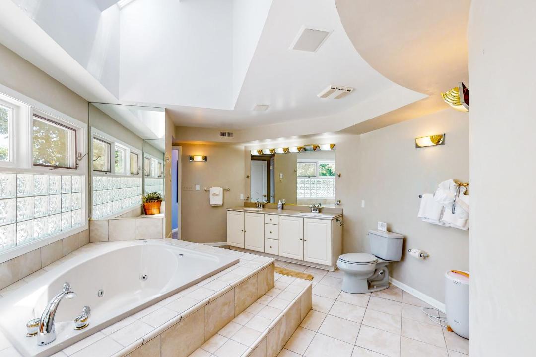 Photo of Bathroom in Parole