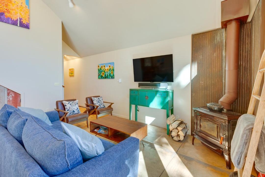 Photo of Livingroom in Taos