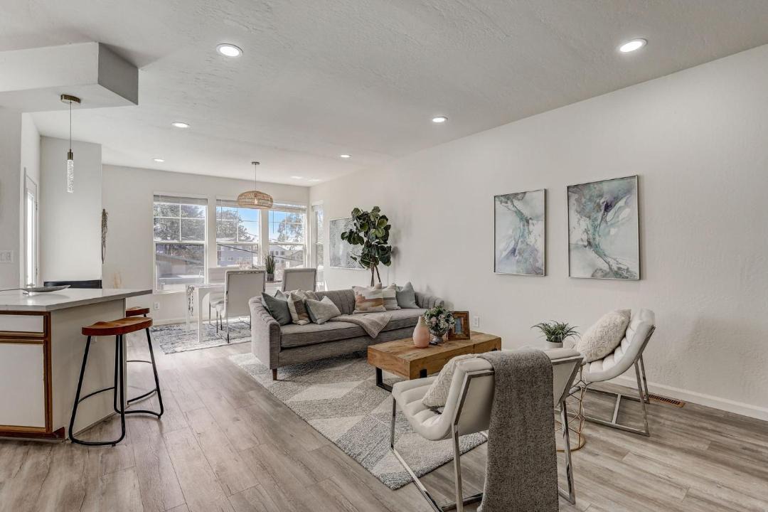 Photo of Livingroom in Edgemar - Pacific Manor
