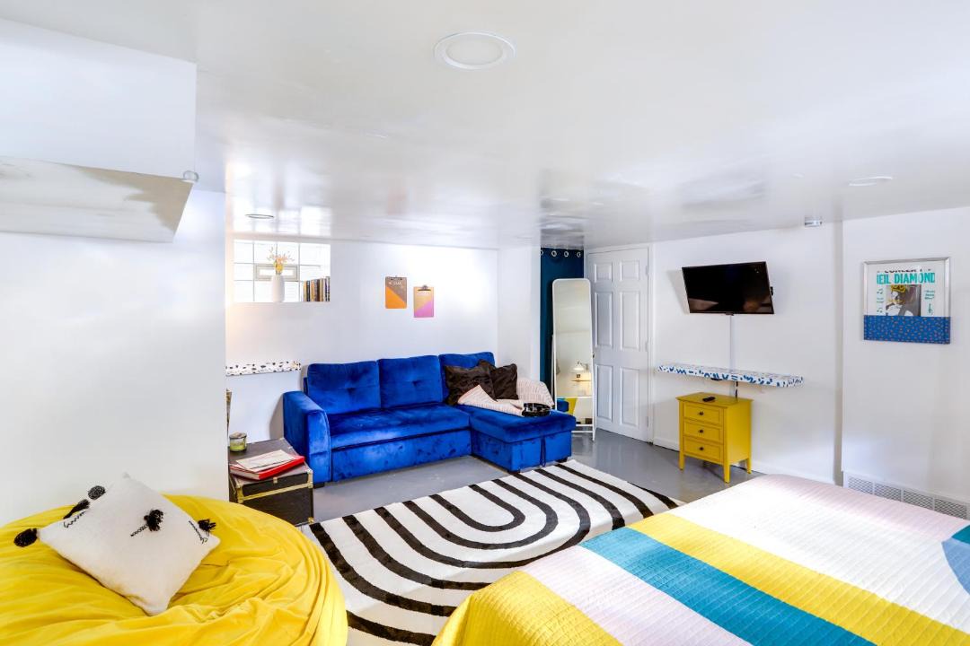 Photo of Livingroom in Detroit - Shoreway