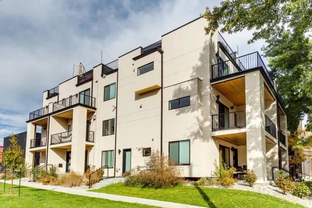 Photo of Buildings in Jefferson Park