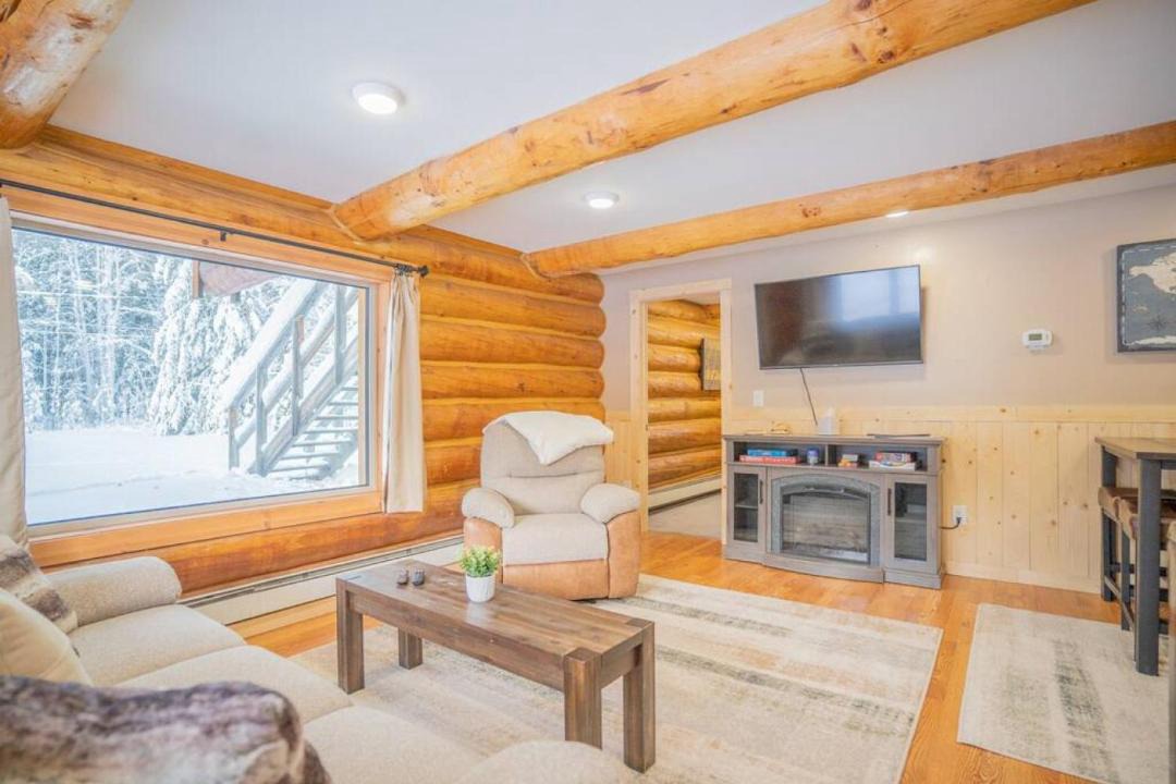 Photo of Livingroom in College