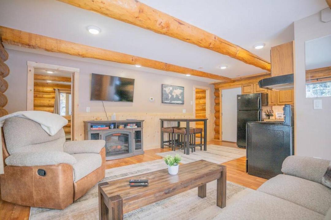 Photo of Livingroom in College