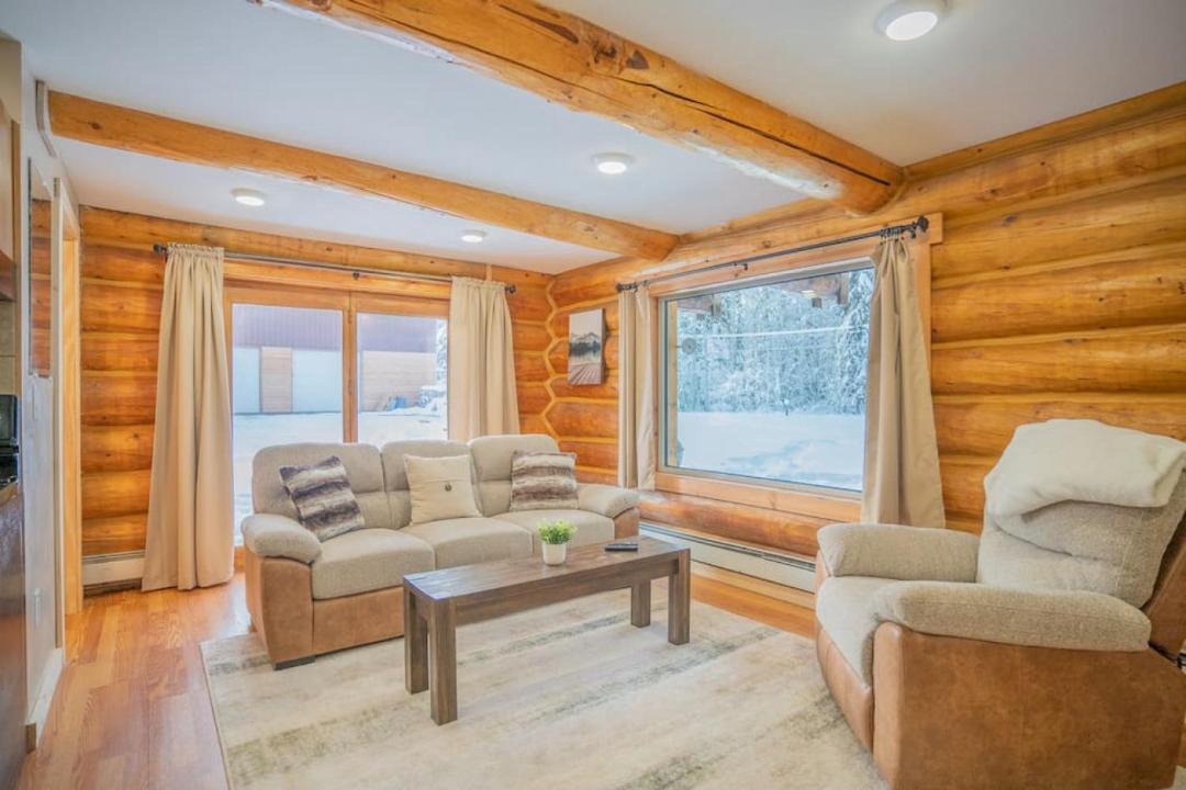 Photo of Livingroom in College