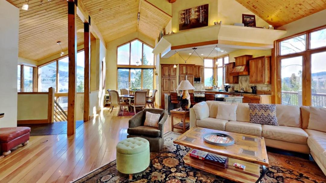 Photo of Livingroom in Three Peaks