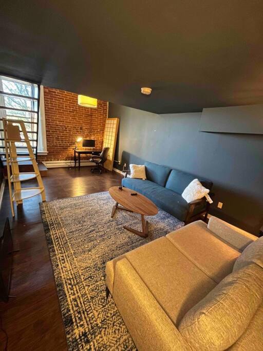 Photo of Livingroom in Ballpark