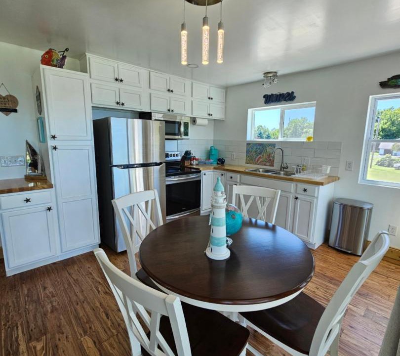 Photo of Livingroom in Madison-on-the-Lake