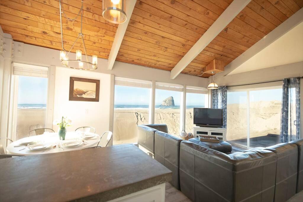 Photo of Livingroom in Kiwanda Shores