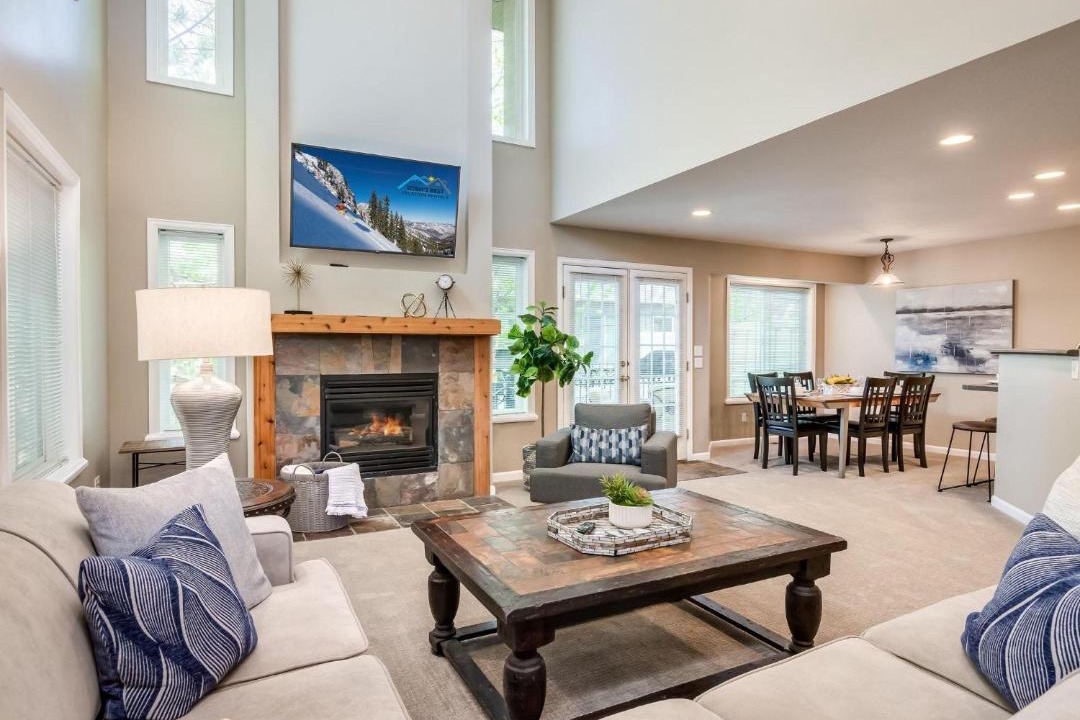 Photo of Livingroom in Midvale
