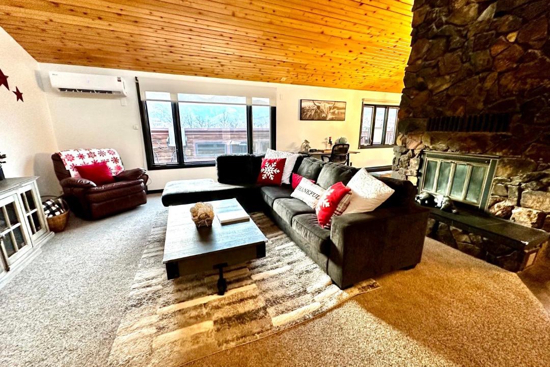 Photo of Livingroom in West Colorado Springs