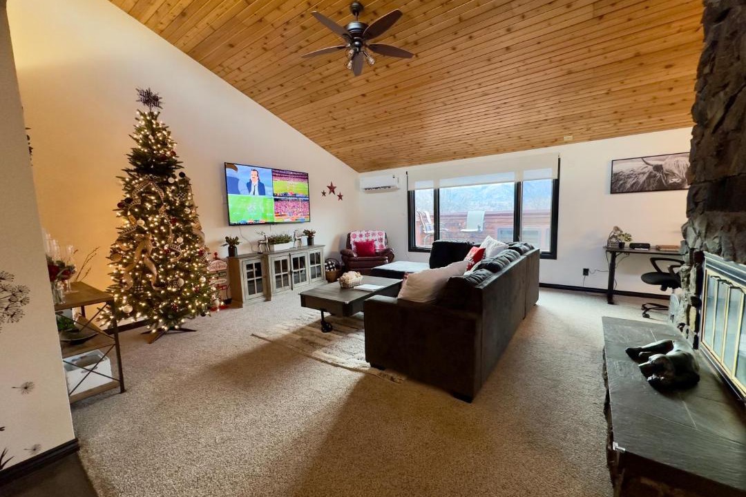 Photo of Livingroom in West Colorado Springs
