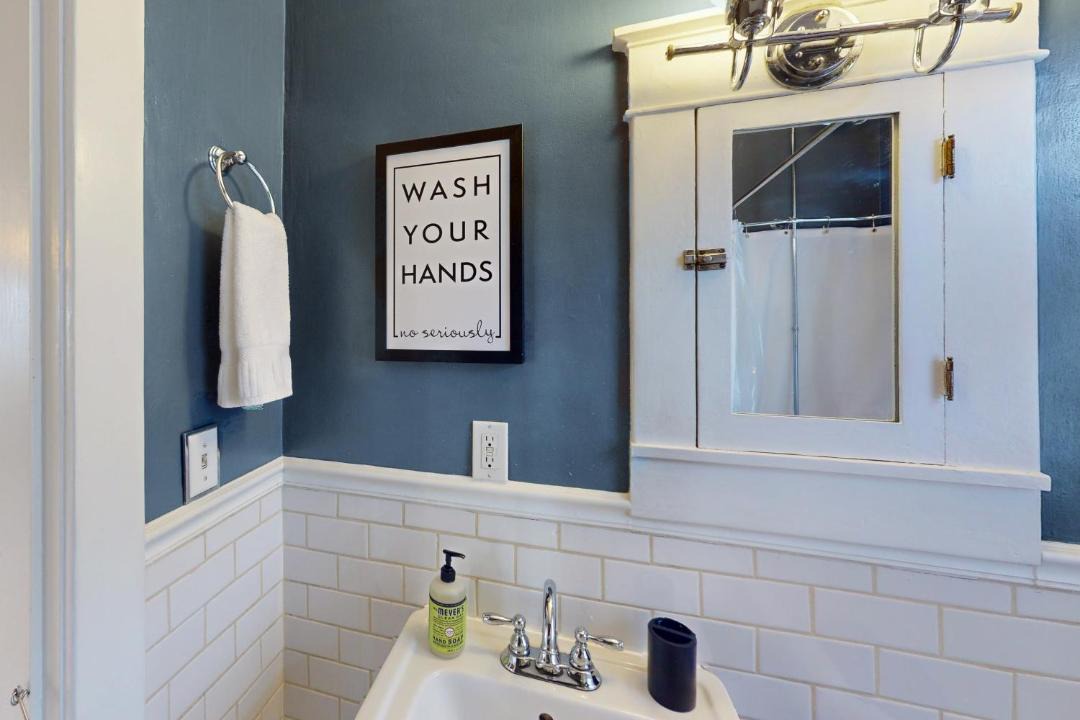 Photo of Bathroom in Shelby Hills