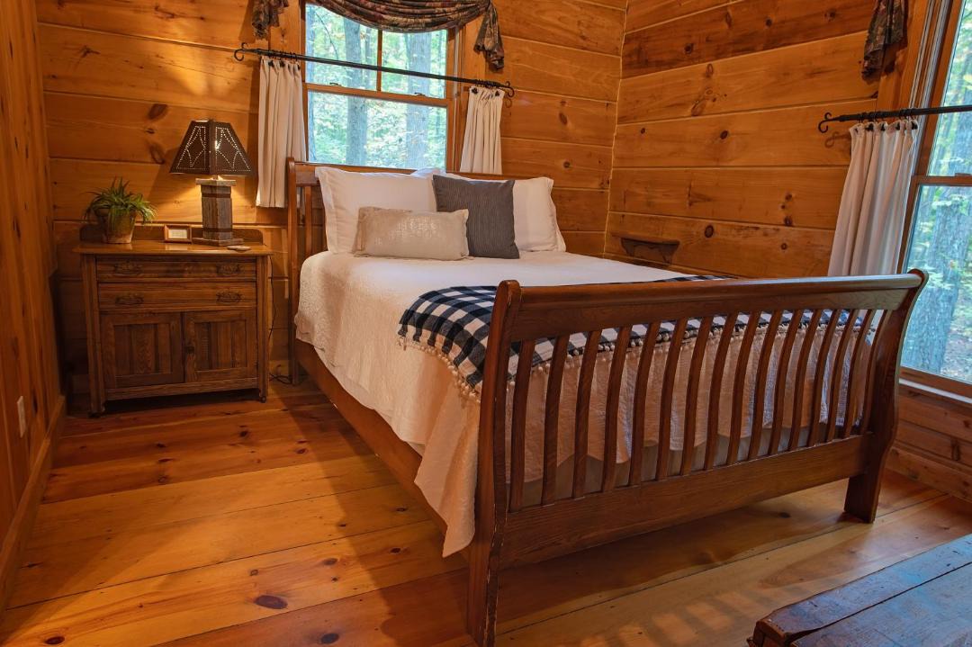 Photo of Bedroom in Benton