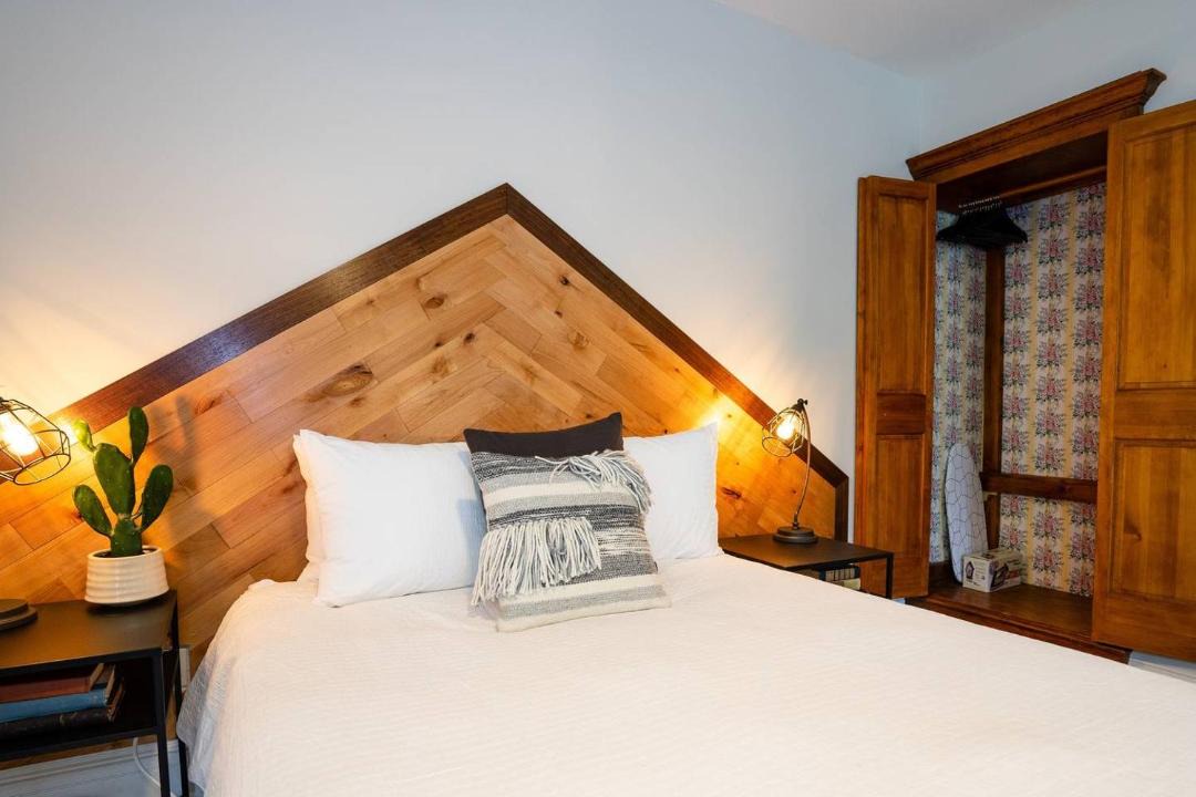 Photo of Bedroom in Five Points