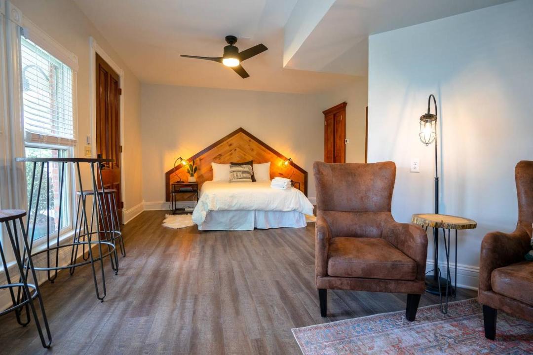 Photo of Livingroom in Five Points