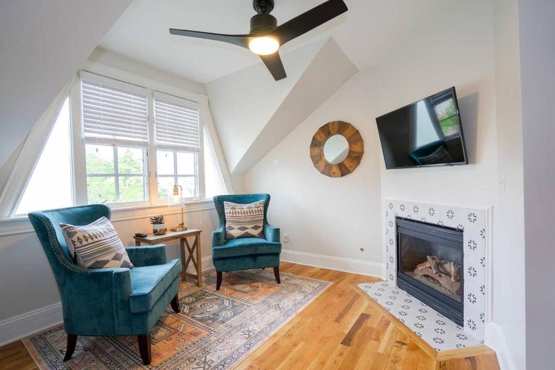 Photo of Livingroom in Five Points