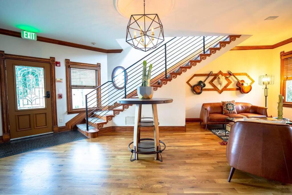 Photo of Livingroom in Five Points