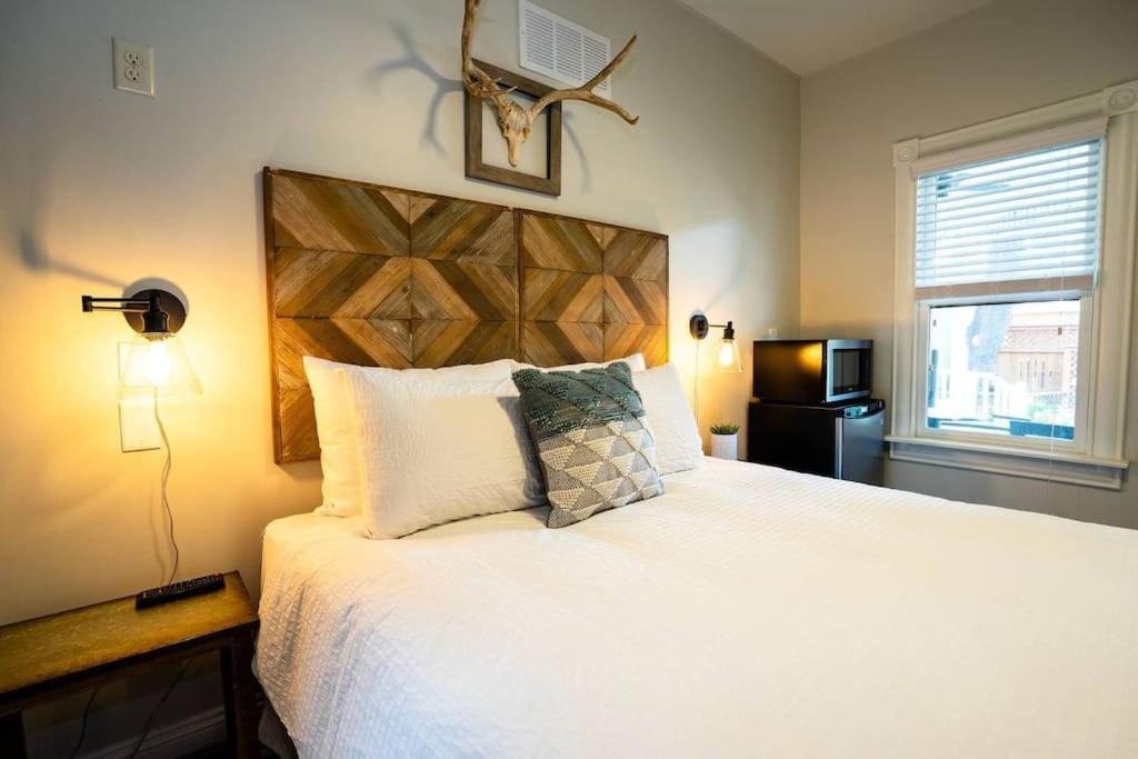 Photo of Bedroom in Five Points