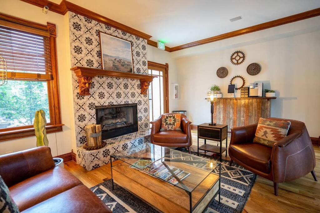 Photo of Livingroom in Five Points