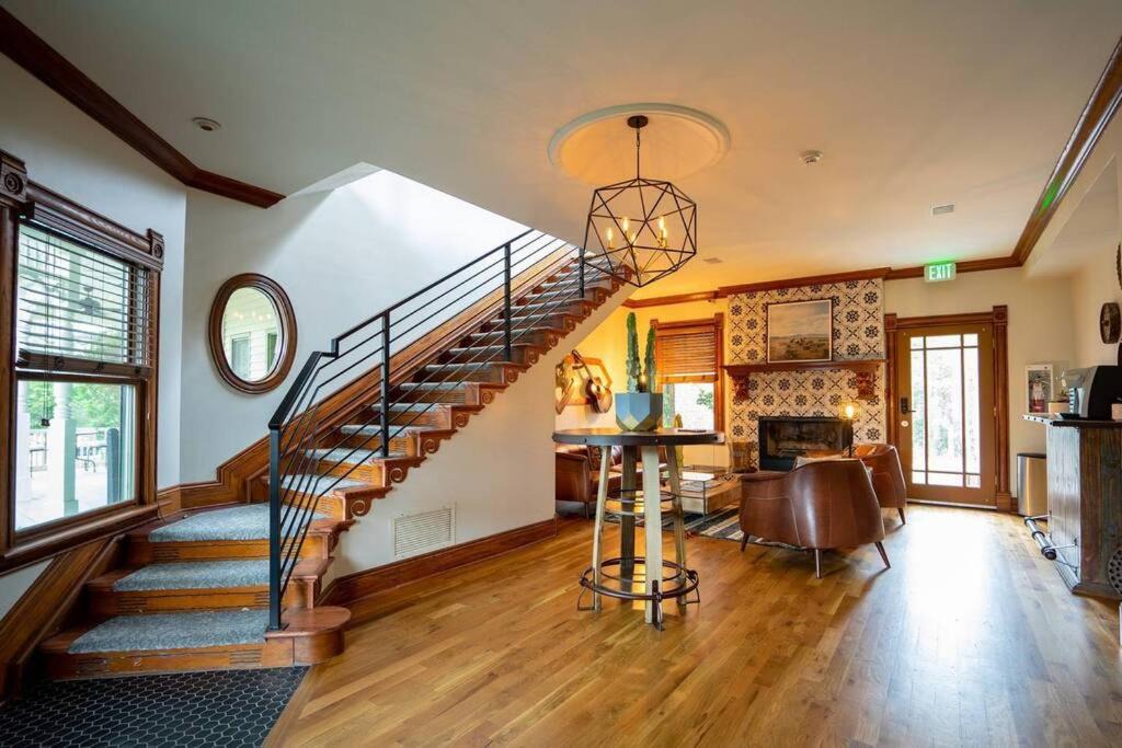 Photo of Livingroom in Five Points