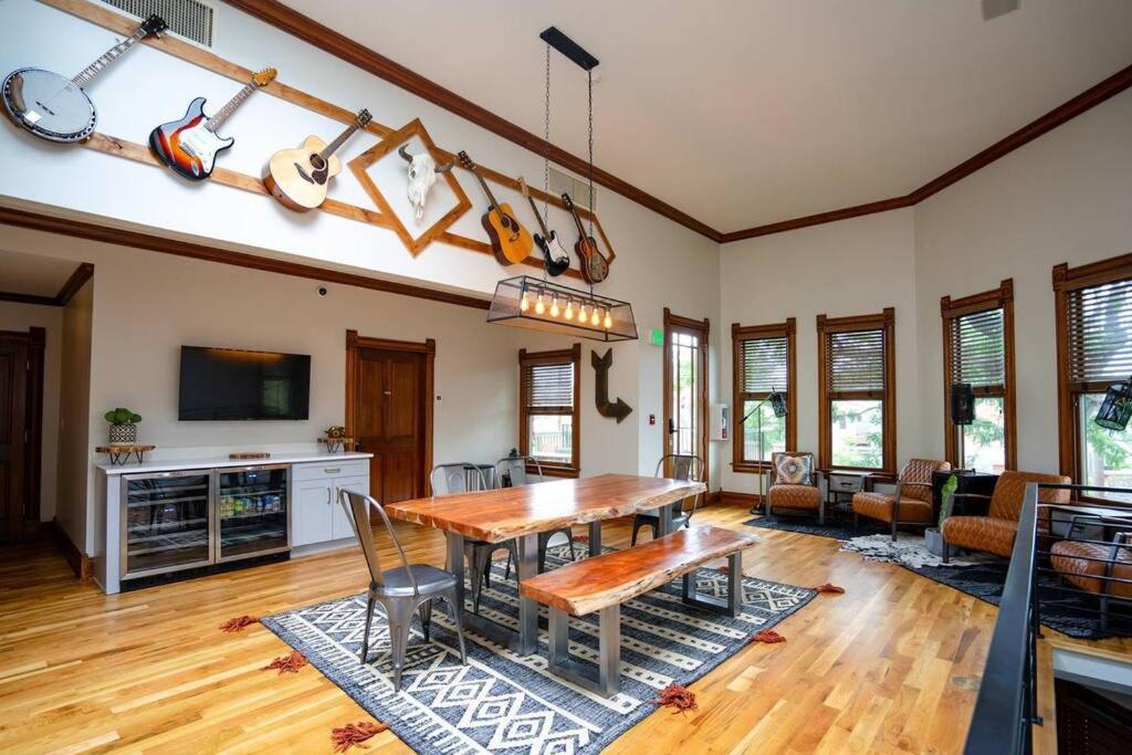 Photo of Livingroom in Five Points