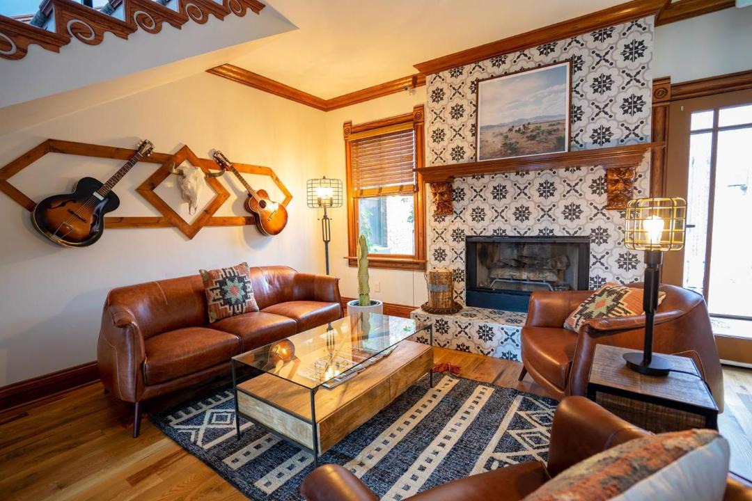 Photo of Livingroom in Five Points