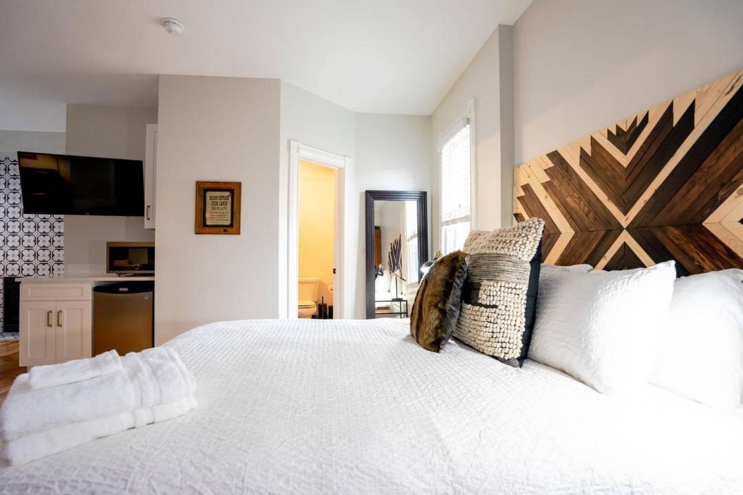 Photo of Bedroom in Five Points