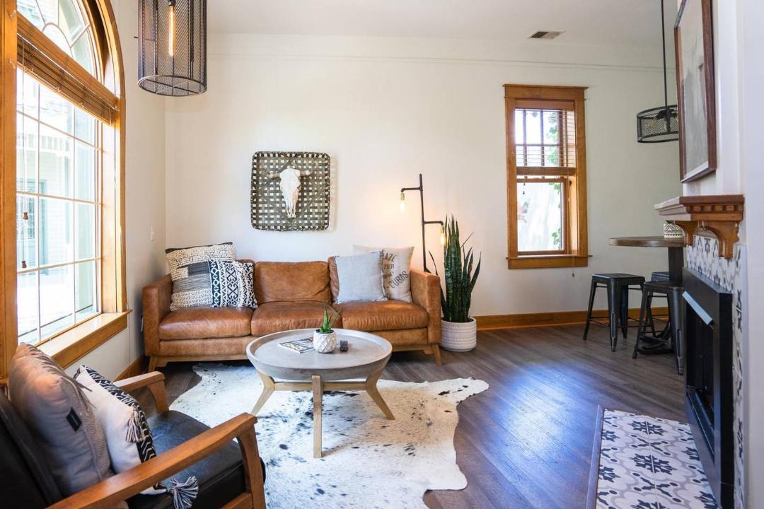Photo of Livingroom in Five Points